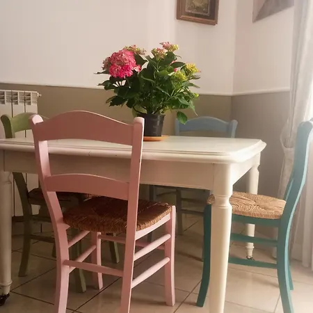 Three Free Trees Apartment